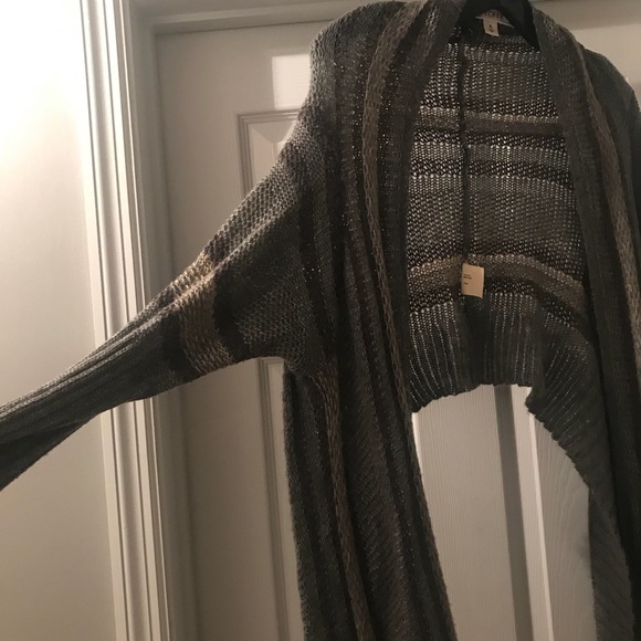 Gray and Beige High Low Sweater - Picture 3 of 6